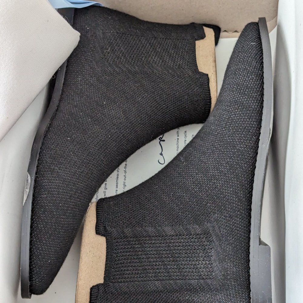 Black Rothys Ankle Boot Size 6 - BRAND NEW IN BOX